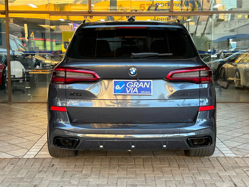 Foto do veículo BMW X5 3.0 4X4 30D I6 TURBO DIESEL 4P AUTOMÁTICO 2020 35.100 KM 379.000,00