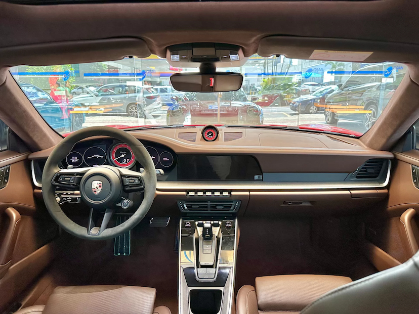 Foto do veículo PORSCHE 911 3.8 24V H6 GASOLINA TURBO PDK 2023 3.090 KM 1.389.000,00