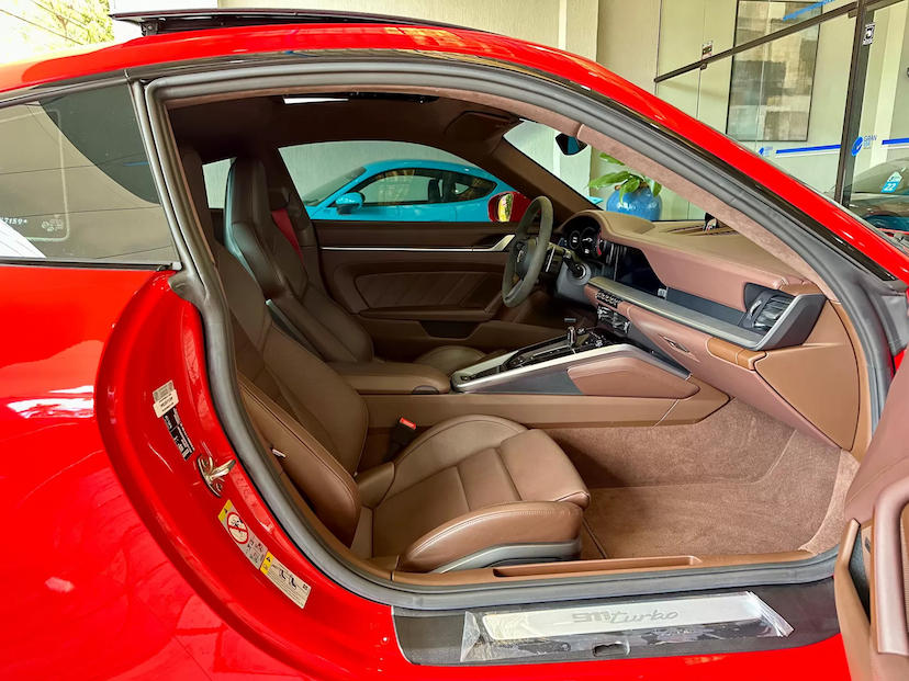 Foto do veículo PORSCHE 911 3.8 24V H6 GASOLINA TURBO PDK 2023 3.090 KM 1.389.000,00