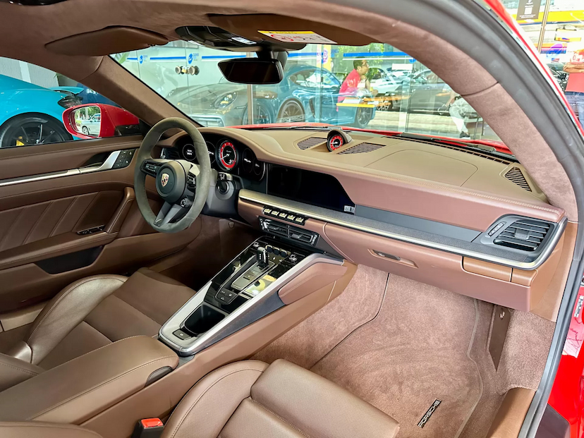 Foto do veículo PORSCHE 911 3.8 24V H6 GASOLINA TURBO PDK 2023 3.090 KM 1.389.000,00