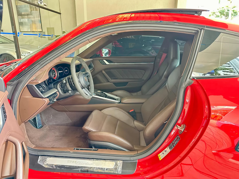 Foto do veículo PORSCHE 911 3.8 24V H6 GASOLINA TURBO PDK 2023 3.090 KM 1.389.000,00