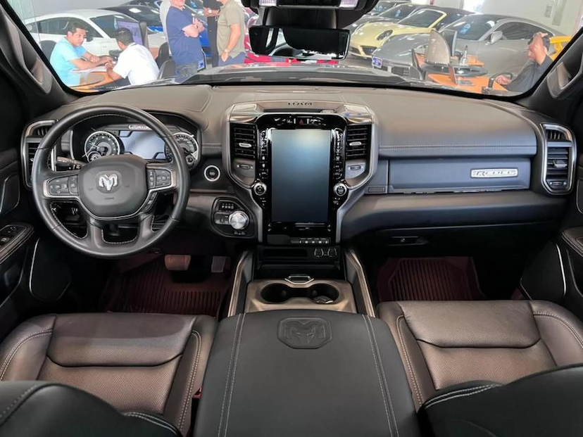 Foto do veículo RAM 1500 5.7 V8 GASOLINA REBEL CD 4X4 AUTOMÁTICO 2022 39.340 KM 429.000,00