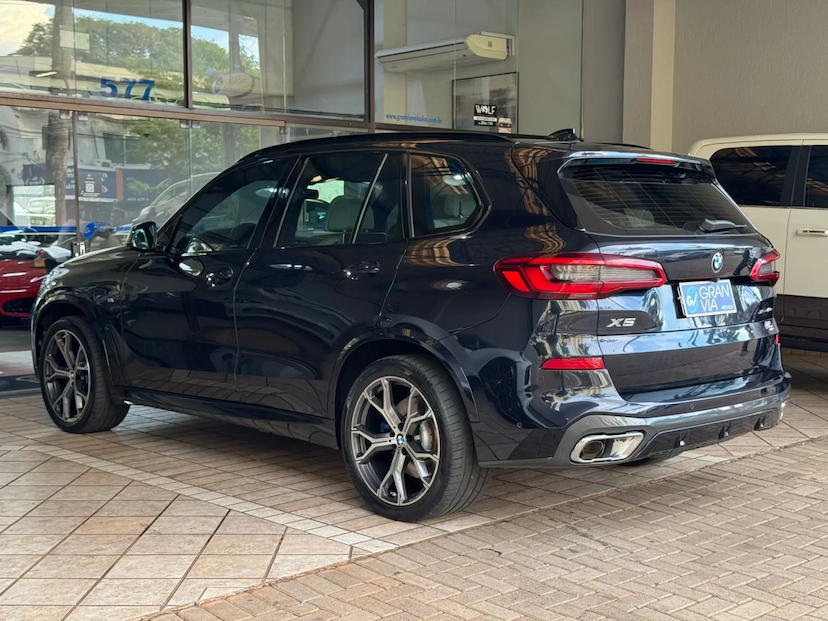 Foto do veículo BMW X5 3.0 I6 TURBO HÍBRIDO XDRIVE45E M SPORT AUTOMÁTICO 2020 46.847 KM 317.000,00