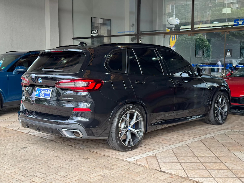Foto do veículo BMW X5 3.0 I6 TURBO HÍBRIDO XDRIVE45E M SPORT AUTOMÁTICO 2022 41.574 KM 405.000,00