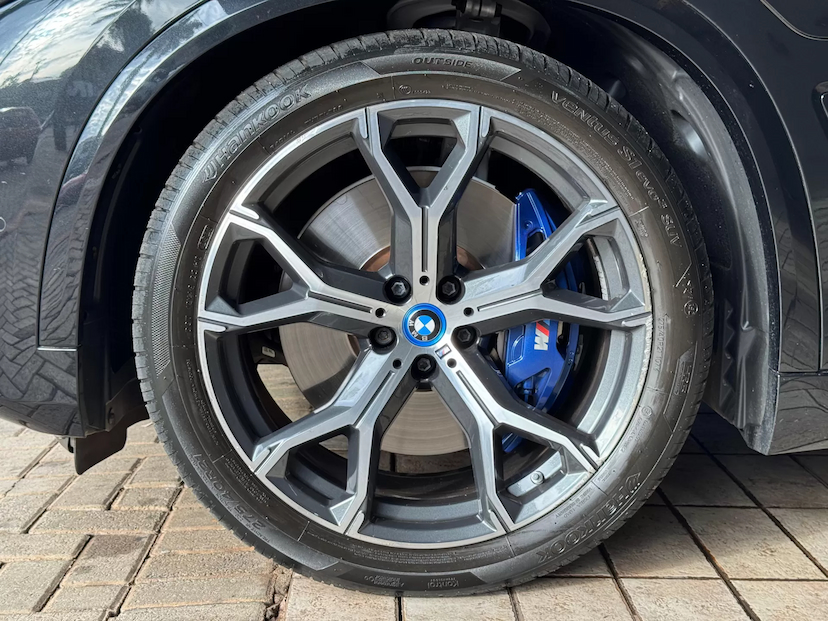 Foto do veículo BMW X5 3.0 I6 TURBO HÍBRIDO XDRIVE45E M SPORT AUTOMÁTICO 2022 41.574 KM 405.000,00