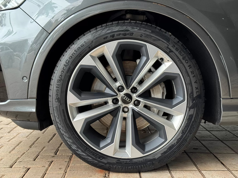 Foto do veículo AUDI Q7 3.0 55 TFSI GASOLINA PERFORMANCE BLACK QUATTRO TIPTRONIC 2023 45.553 KM 439.000,00