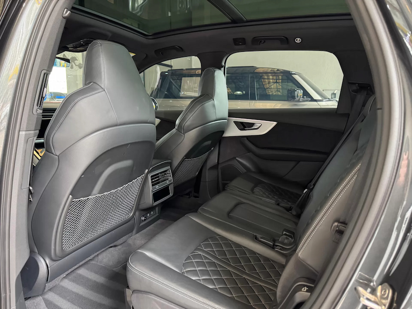 Foto do veículo AUDI Q7 3.0 55 TFSI GASOLINA PERFORMANCE BLACK QUATTRO TIPTRONIC 2023 45.553 KM 439.000,00