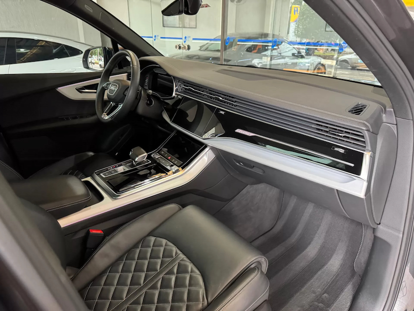 Foto do veículo AUDI Q7 3.0 55 TFSI GASOLINA PERFORMANCE BLACK QUATTRO TIPTRONIC 2023 45.553 KM 439.000,00