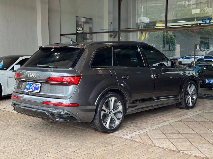 Foto do veículo AUDI Q7 3.0 55 TFSI GASOLINA PERFORMANCE BLACK QUATTRO TIPTRONIC 2023 45.553 KM 439.000,00