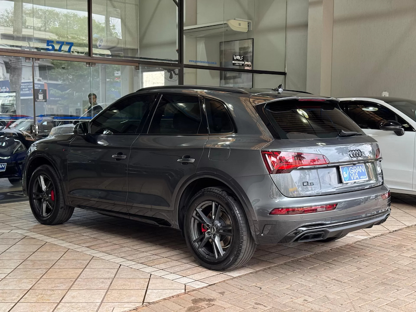 Foto do veículo AUDI Q5 2.0 55 TFSIE PHEV PERFORMANCE BLACK QUATTRO S TRONIC 2022 30.439 KM 289.000,00