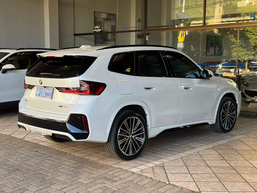 Foto do veículo BMW X1 2.0 16V TURBO GASOLINA SDRIVE20I M SPORT STEPTRONIC 2023 32.545 KM 289.000,00