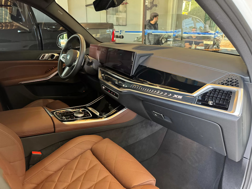 Foto do veículo BMW X5 3.0 I6 TURBO HÍBRIDO XDRIVE50E M SPORT AUTOMÁTICO 2025 8.906 KM 745.000,00
