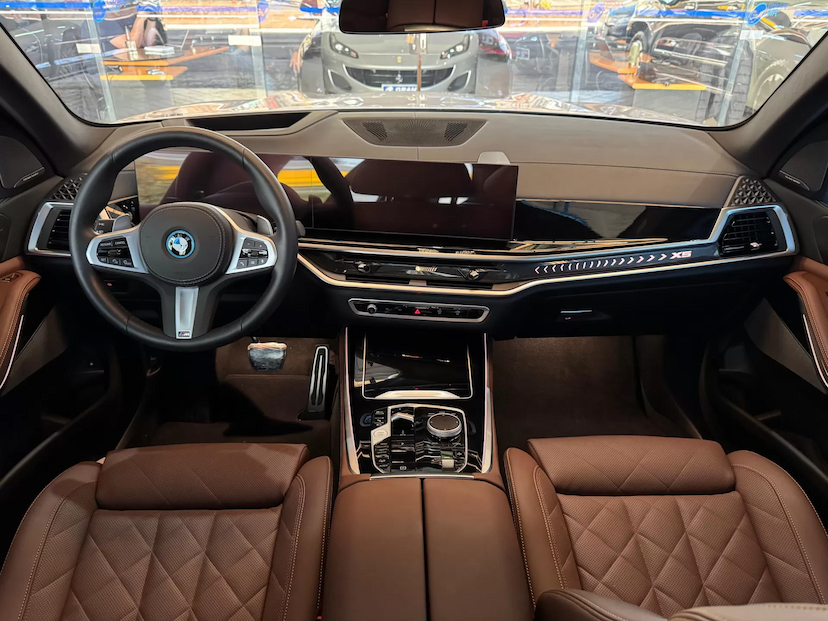 Foto do veículo BMW X5 3.0 I6 TURBO HÍBRIDO XDRIVE50E M SPORT AUTOMÁTICO 2025 8.906 KM 745.000,00