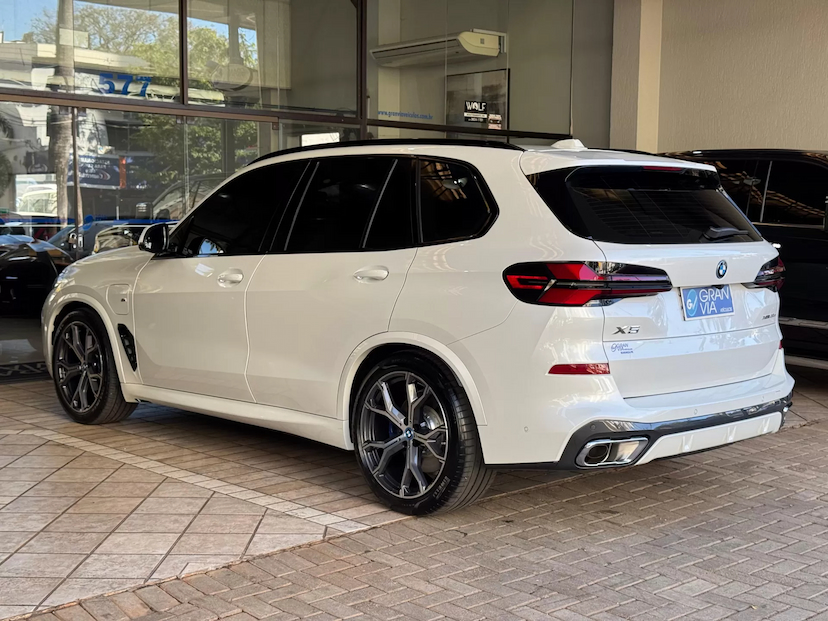 Foto do veículo BMW X5 3.0 I6 TURBO HÍBRIDO XDRIVE50E M SPORT AUTOMÁTICO 2025 8.906 KM 745.000,00