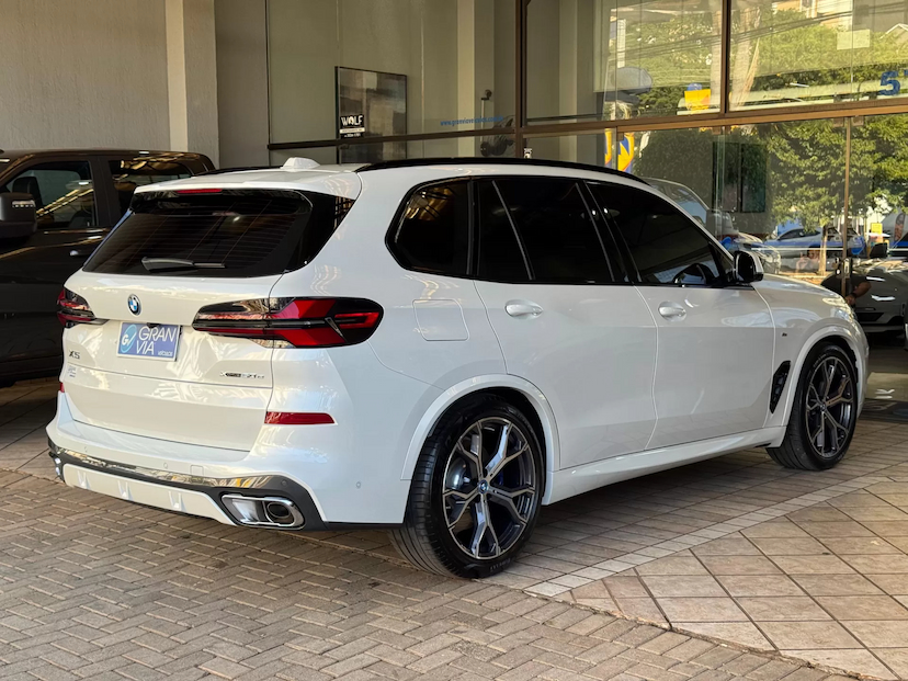 Foto do veículo BMW X5 3.0 I6 TURBO HÍBRIDO XDRIVE50E M SPORT AUTOMÁTICO 2025 8.906 KM 745.000,00