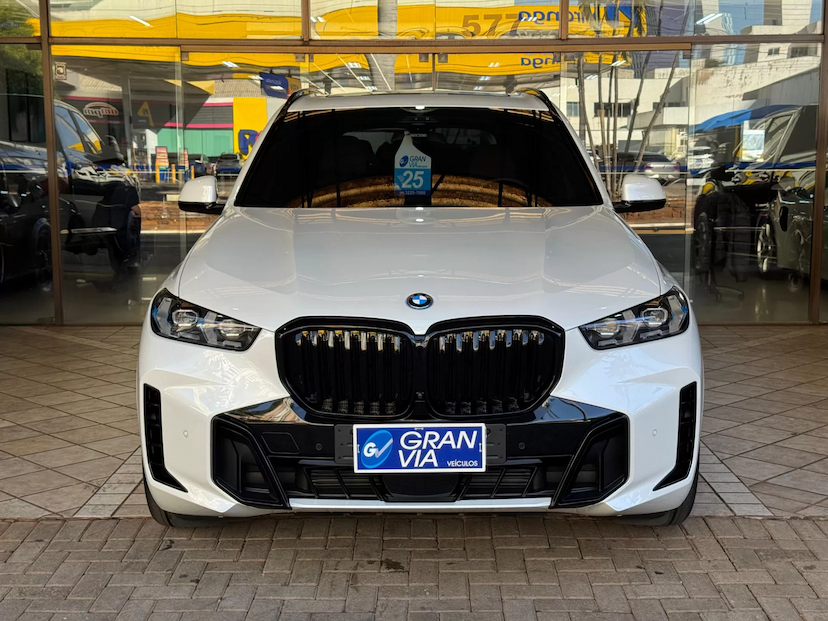 Foto do veículo BMW X5 3.0 I6 TURBO HÍBRIDO XDRIVE50E M SPORT AUTOMÁTICO 2025 8.906 KM 745.000,00