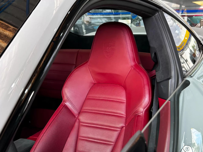 Foto do veículo PORSCHE 911 3.8 24V H6 GASOLINA TURBO S PDK 2021 9.395 KM 1.389.000,00