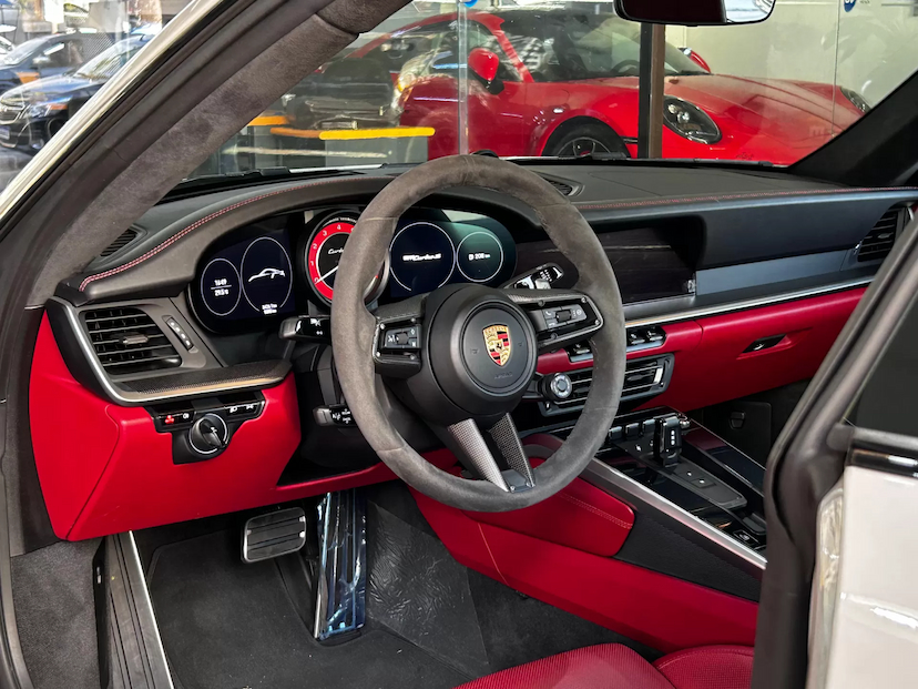 Foto do veículo PORSCHE 911 3.8 24V H6 GASOLINA TURBO S PDK 2021 9.395 KM 1.389.000,00