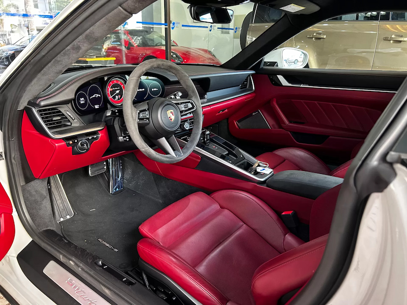 Foto do veículo PORSCHE 911 3.8 24V H6 GASOLINA TURBO S PDK 2021 9.395 KM 1.389.000,00