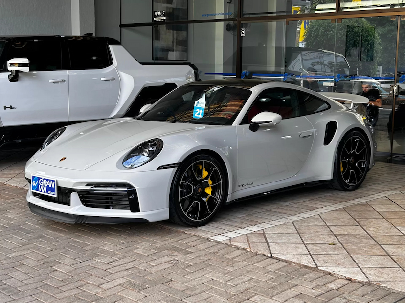 Foto do veículo PORSCHE 911 3.8 24V H6 GASOLINA TURBO S PDK 2021 9.395 KM 1.389.000,00