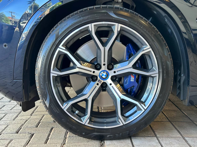 Foto do veículo BMW X5 3.0 I6 TURBO HÍBRIDO XDRIVE50E M SPORT AUTOMÁTICO 2024 27.324 KM 608.000,00