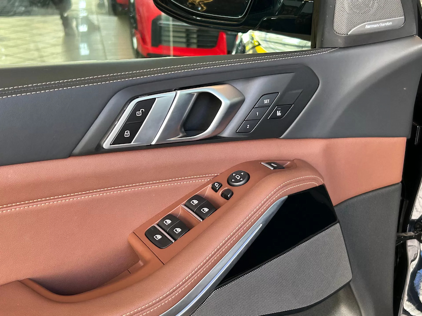 Foto do veículo BMW X5 3.0 I6 TURBO HÍBRIDO XDRIVE50E M SPORT AUTOMÁTICO 2024 27.324 KM 608.000,00