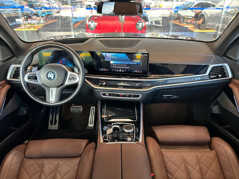 Foto do veículo BMW X5 3.0 I6 TURBO HÍBRIDO XDRIVE50E M SPORT AUTOMÁTICO 2024 27.324 KM 608.000,00