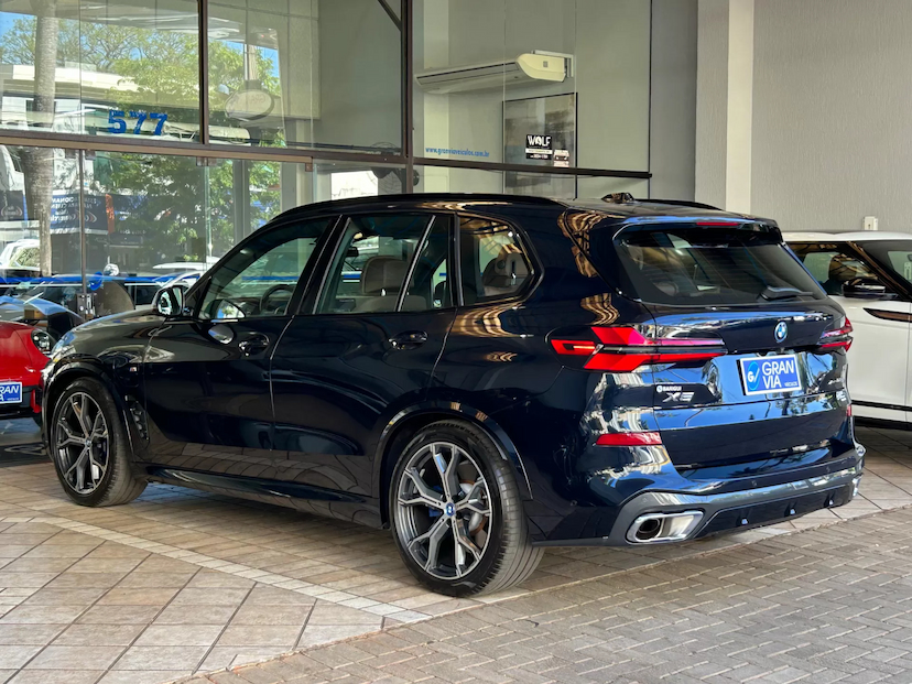 Foto do veículo BMW X5 3.0 I6 TURBO HÍBRIDO XDRIVE50E M SPORT AUTOMÁTICO 2024 27.324 KM 608.000,00