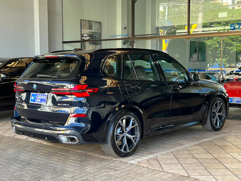 Foto do veículo BMW X5 3.0 I6 TURBO HÍBRIDO XDRIVE50E M SPORT AUTOMÁTICO 2024 27.324 KM 608.000,00