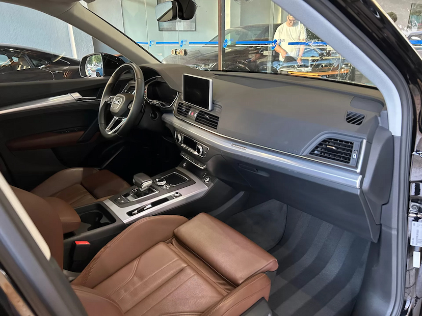 Foto do veículo AUDI Q5 2.0 TFSI GASOLINA PRESTIGE PLUS S TRONIC 2020 48.384 KM 176.900,00
