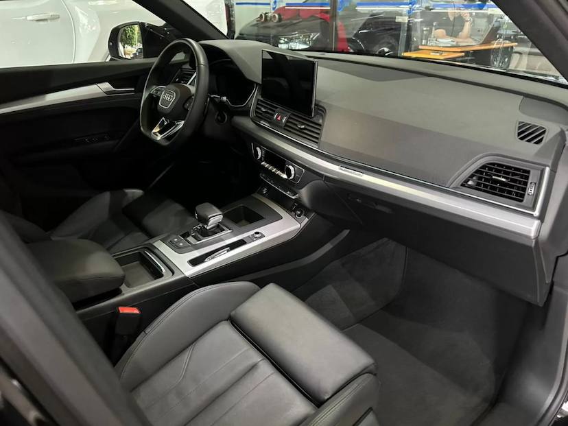 Foto do veículo AUDI Q5 2.0 45 TFSI GASOLINA S LINE BLACK QUATTRO S TRONIC 2021 44.711 KM 239.900,00