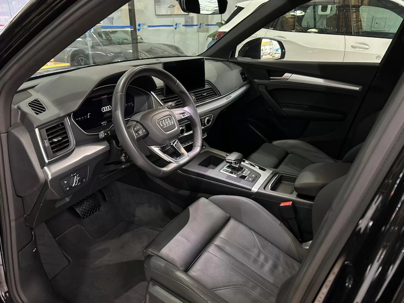 Foto do veículo AUDI Q5 2.0 45 TFSI GASOLINA S LINE BLACK QUATTRO S TRONIC 2021 44.711 KM 239.900,00