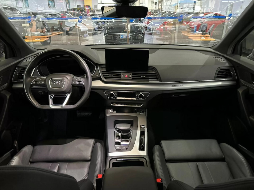Foto do veículo AUDI Q5 2.0 45 TFSI GASOLINA S LINE BLACK QUATTRO S TRONIC 2021 44.711 KM 239.900,00