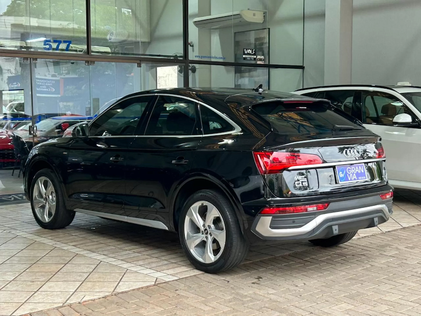Foto do veículo AUDI Q5 2.0 45 TFSI GASOLINA S LINE BLACK QUATTRO S TRONIC 2021 44.711 KM 239.900,00