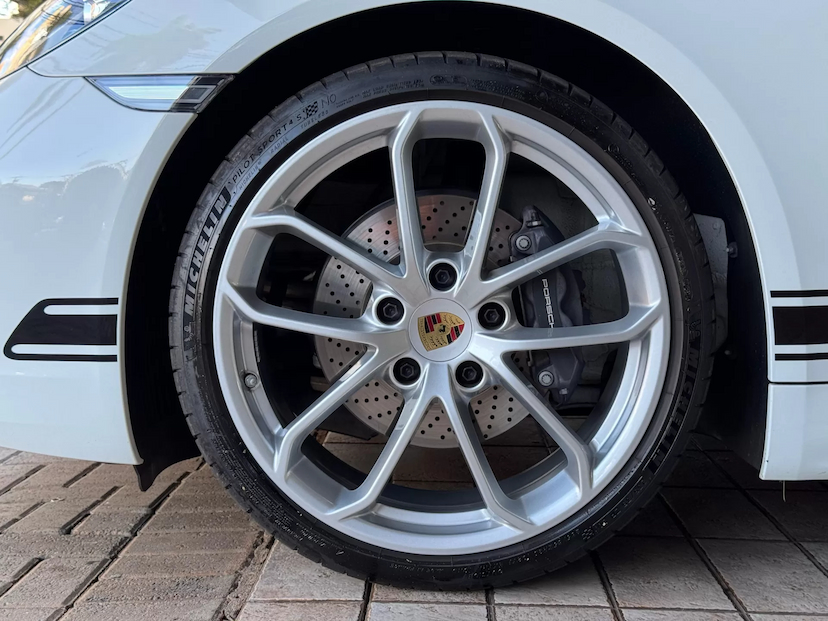 Foto do veículo PORSCHE 718 2.0 16V H4 GASOLINA BOXSTER STYLE EDITION PDK 2024 6.312 KM 532.000,00