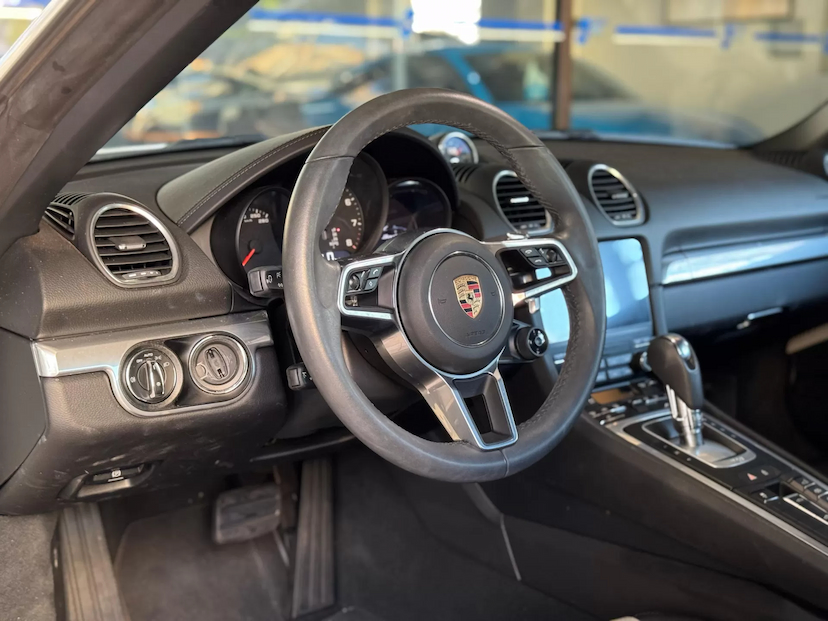 Foto do veículo PORSCHE 718 2.0 16V H4 GASOLINA BOXSTER STYLE EDITION PDK 2024 6.312 KM 532.000,00