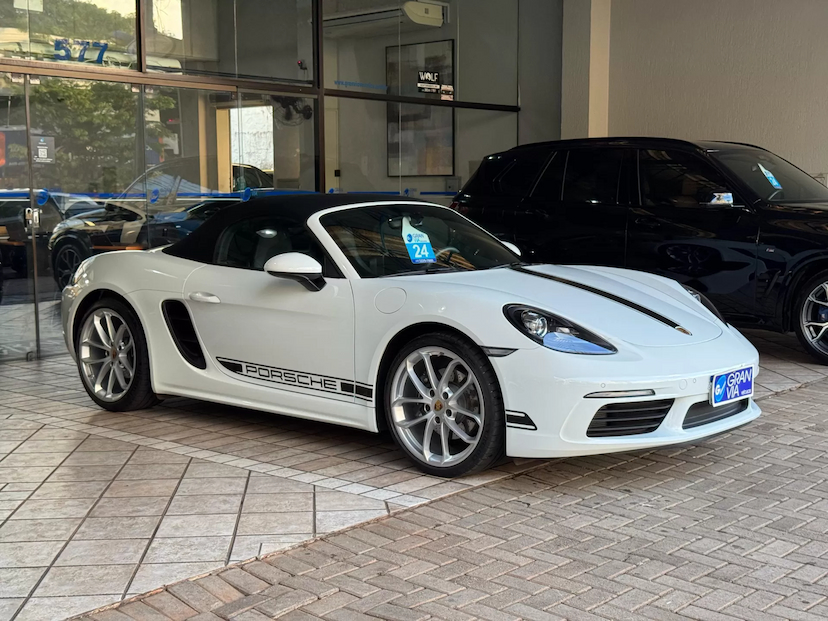 Foto do veículo PORSCHE 718 2.0 16V H4 GASOLINA BOXSTER STYLE EDITION PDK 2024 6.312 KM 532.000,00