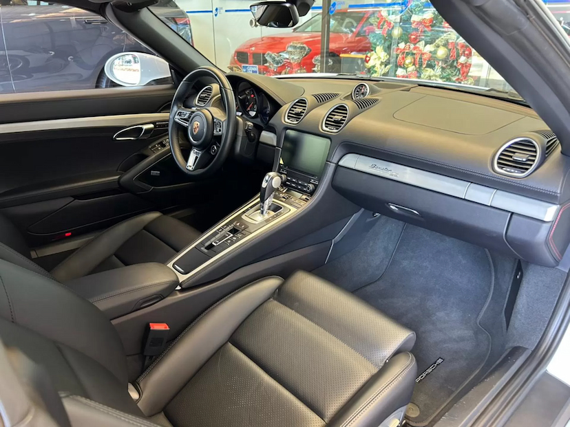 Foto do veículo PORSCHE 718 4.0 H6 GASOLINA BOXSTER 25 ANOS PDK 2022 7.168 KM 688.000,00