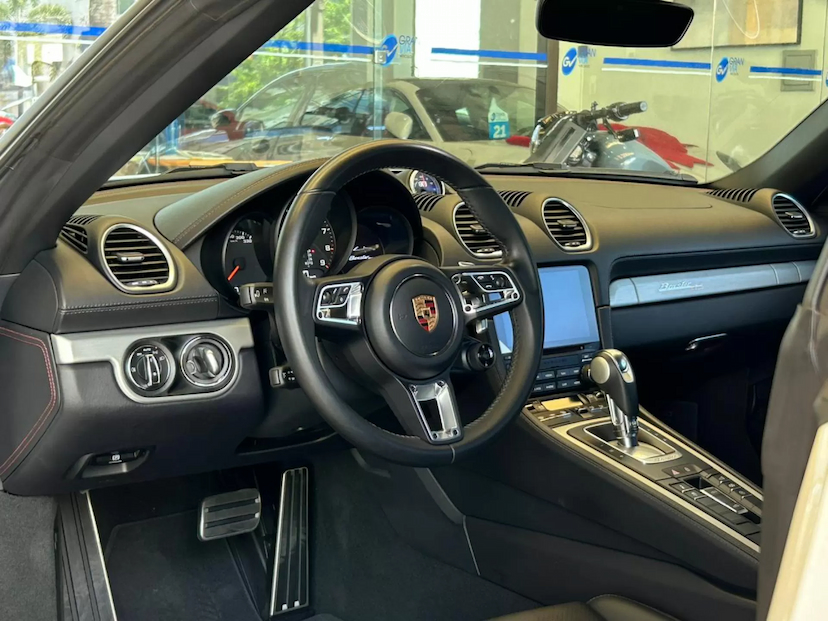 Foto do veículo PORSCHE 718 4.0 H6 GASOLINA BOXSTER 25 ANOS PDK 2022 7.168 KM 688.000,00