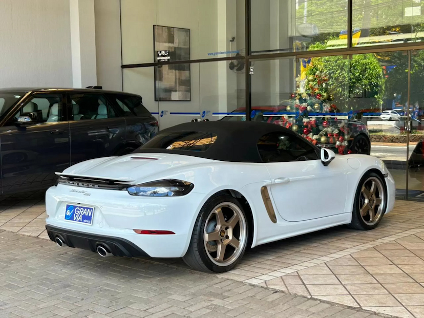 Foto do veículo PORSCHE 718 4.0 H6 GASOLINA BOXSTER 25 ANOS PDK 2022 7.168 KM 688.000,00