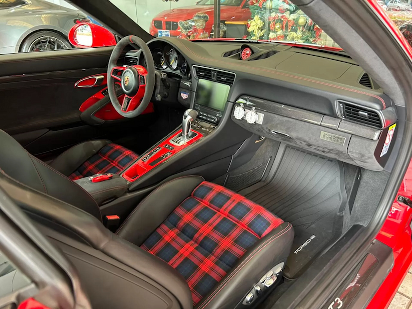 Foto do veículo PORSCHE 911 4.0 24V H6 GASOLINA GT3 PDK 2018 23.863 KM 1.599.000,00