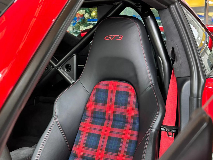 Foto do veículo PORSCHE 911 4.0 24V H6 GASOLINA GT3 PDK 2018 23.863 KM 1.599.000,00