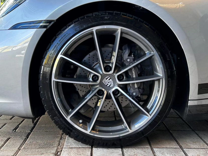 Foto do veículo PORSCHE 911 3.0 24V H6 GASOLINA CARRERA PDK 2024 1.617 KM 845.000,00