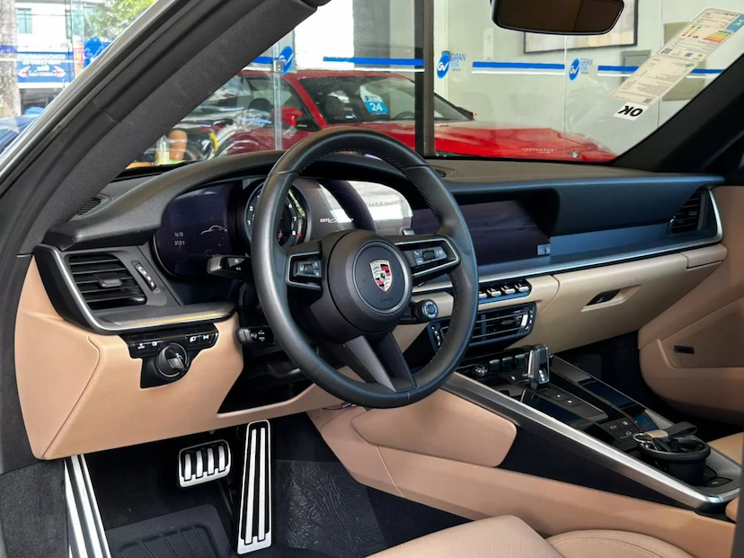 Foto do veículo PORSCHE 911 3.0 24V H6 GASOLINA CARRERA PDK 2024 1.617 KM 845.000,00