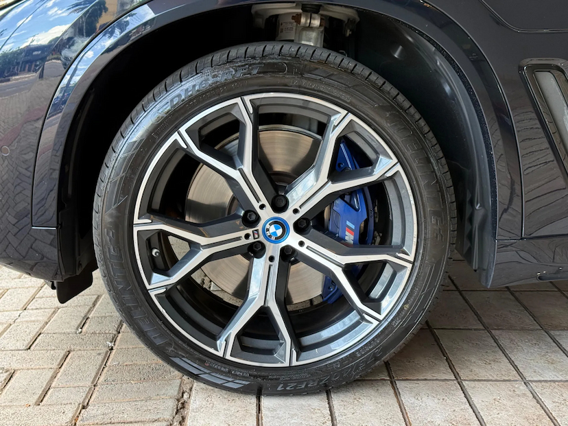 Foto do veículo BMW X5 3.0 I6 TURBO HÍBRIDO XDRIVE45E M SPORT AUTOMÁTICO 2023 62.075 KM 428.000,00