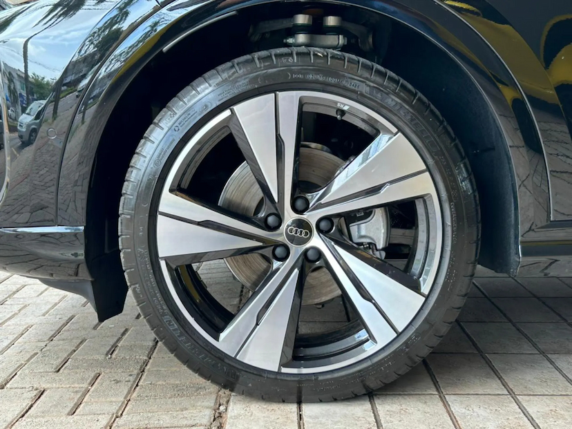 Foto do veículo AUDI Q5 2.0 45 TFSI GASOLINA S-LINE QUATTRO S TRONIC 2025 1.414 KM 438.900,00