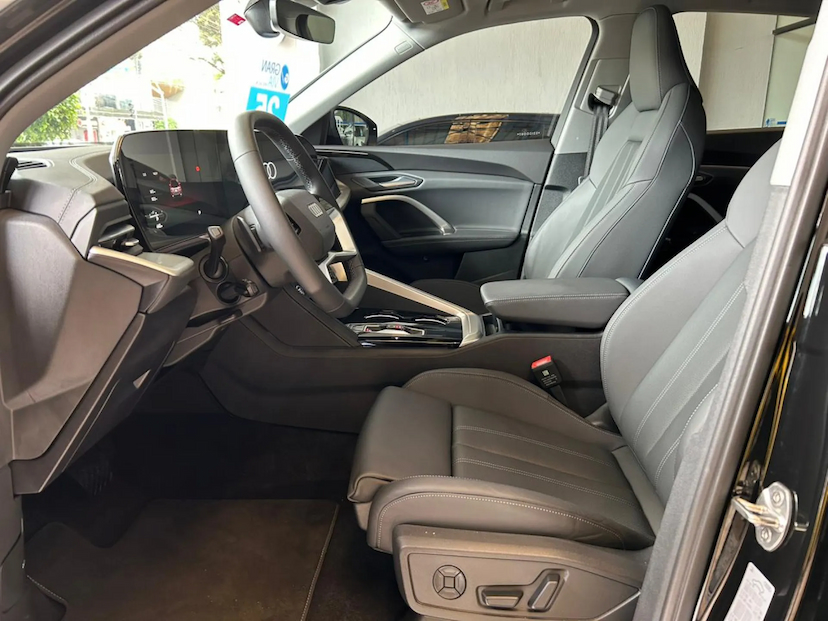 Foto do veículo AUDI Q5 2.0 45 TFSI GASOLINA S-LINE QUATTRO S TRONIC 2025 1.414 KM 438.900,00