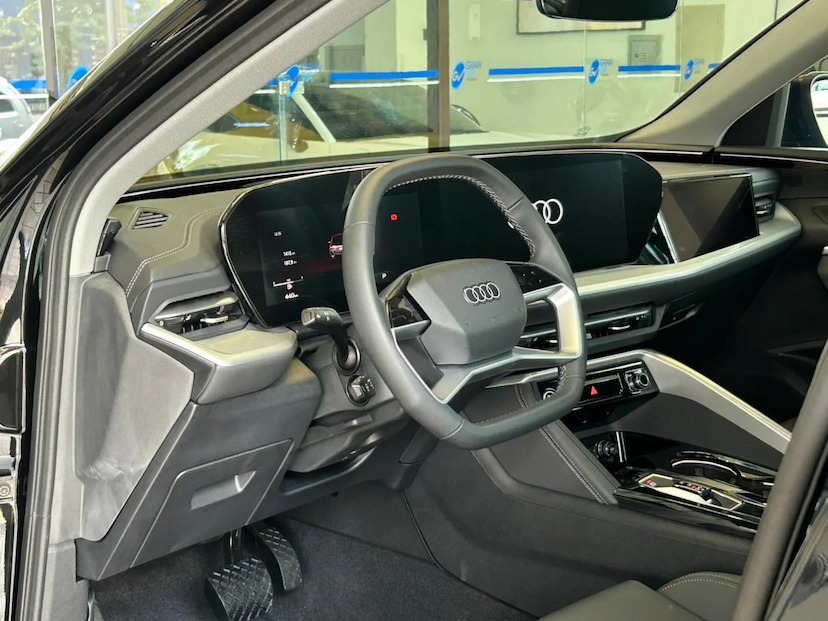 Foto do veículo AUDI Q5 2.0 45 TFSI GASOLINA S-LINE QUATTRO S TRONIC 2025 1.414 KM 438.900,00