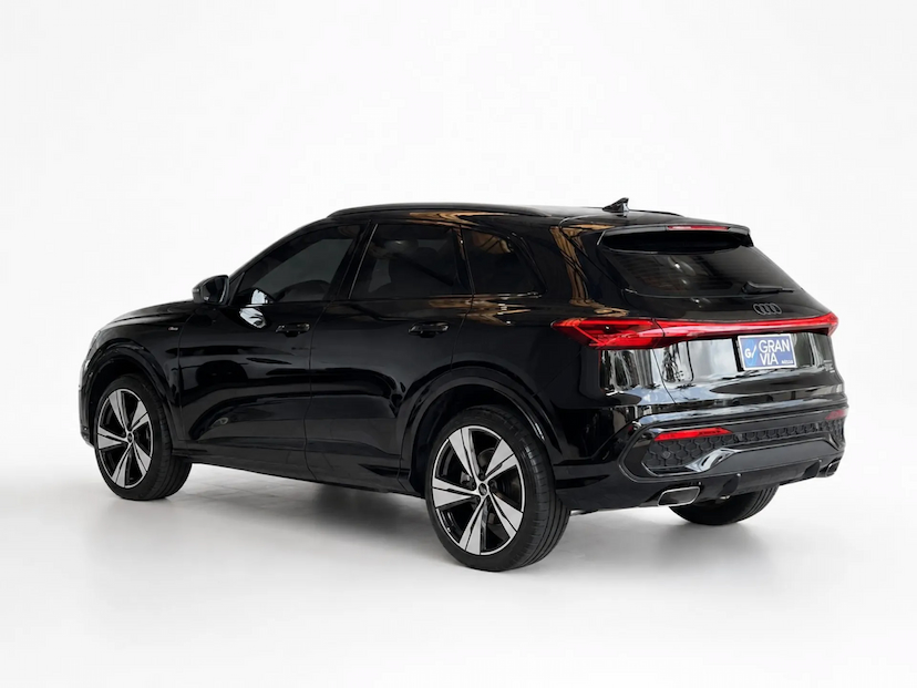Foto do veículo AUDI Q5 2.0 45 TFSI GASOLINA S-LINE QUATTRO S TRONIC 2025 1.414 KM 438.900,00