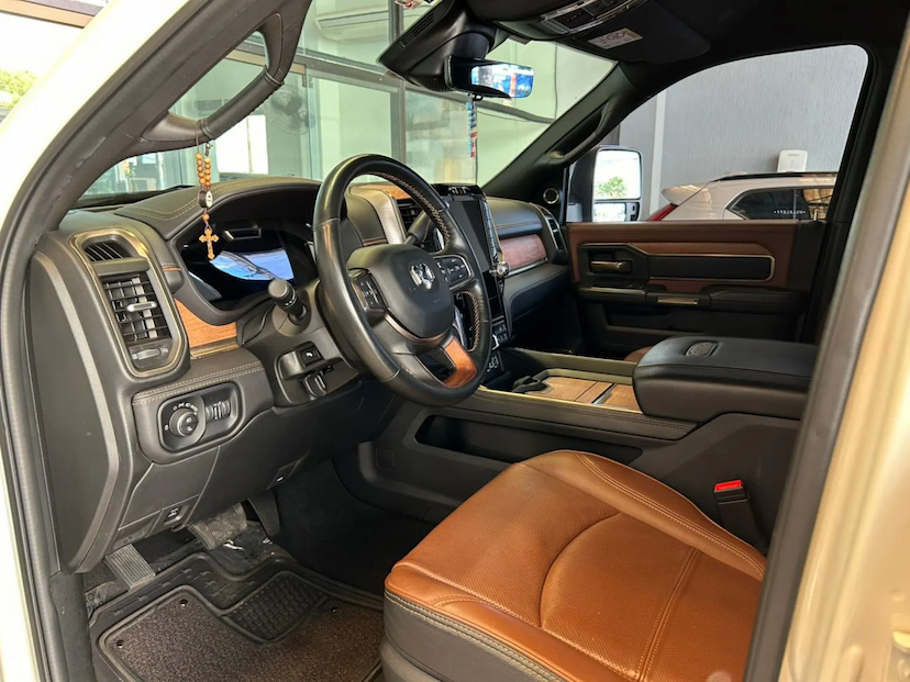 Foto do veículo RAM 3500 6.7 I6 TURBO DIESEL LIMITED LONGHORN CD 4X4  AUTOMÁTICO 2024 30.442 KM 458.000,00
